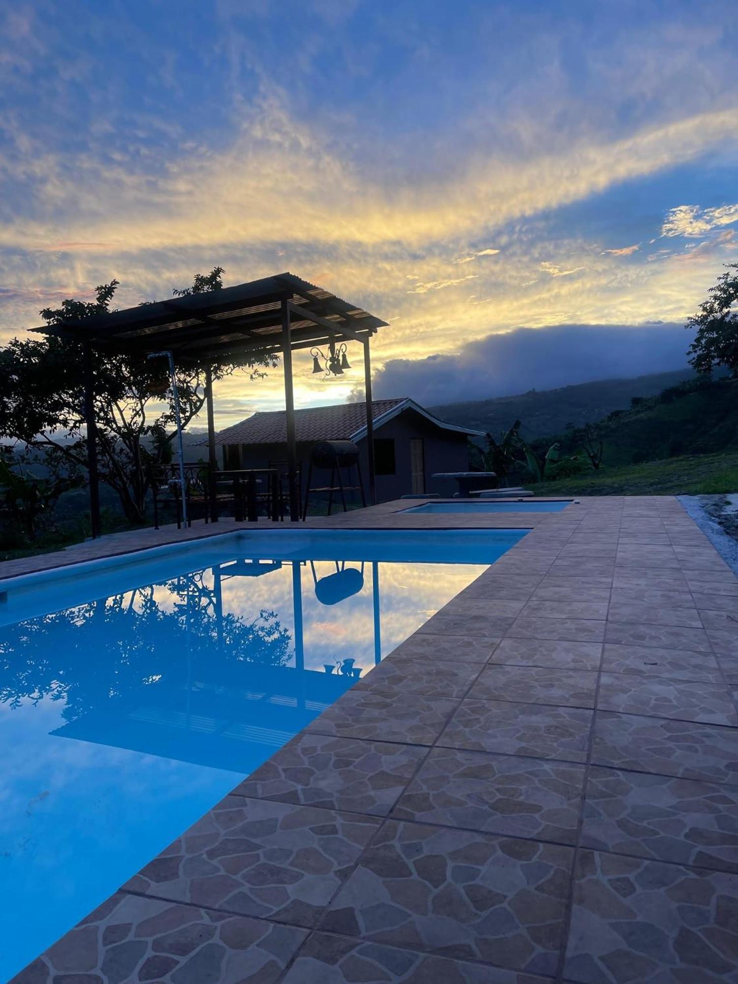 La Flor De Loto Chalet Cartago
